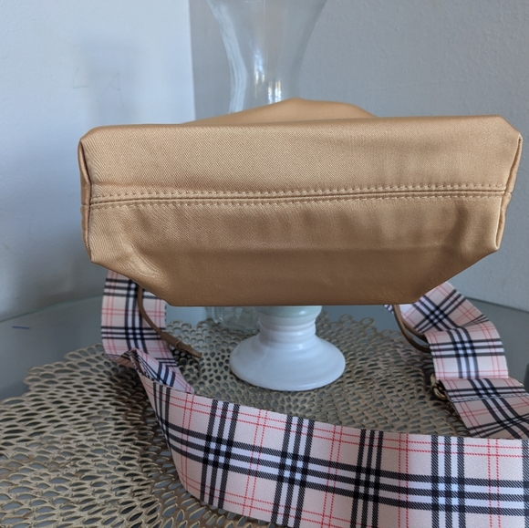 Burberry - Picture 9 of 12